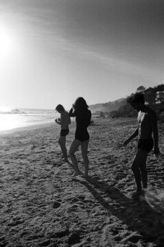 jaden-smith-black-white-beach